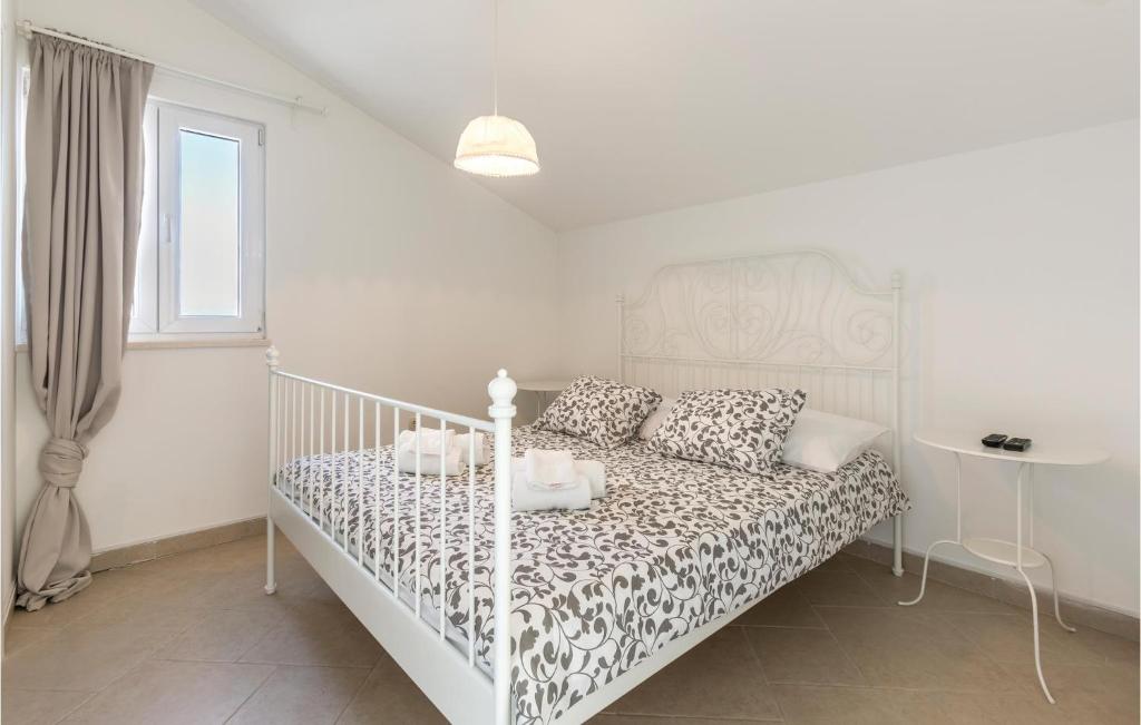 Posteľ alebo postele v izbe v ubytovaní Four-Bedroom Holiday Home In Kastel Novi
