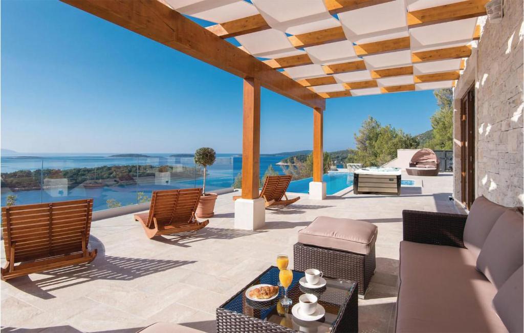 Lovely Home In Karbuni With Jacuzzi