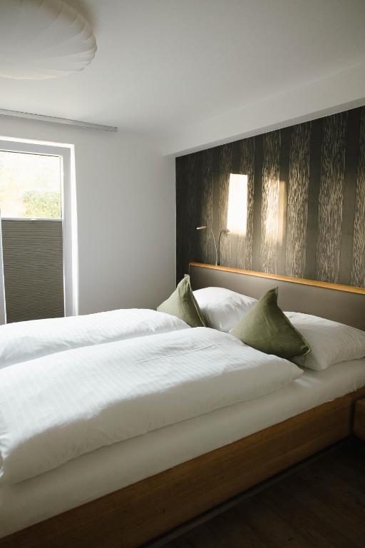 Postel nebo postele na pokoji v ubytování Feelfalt Hotel