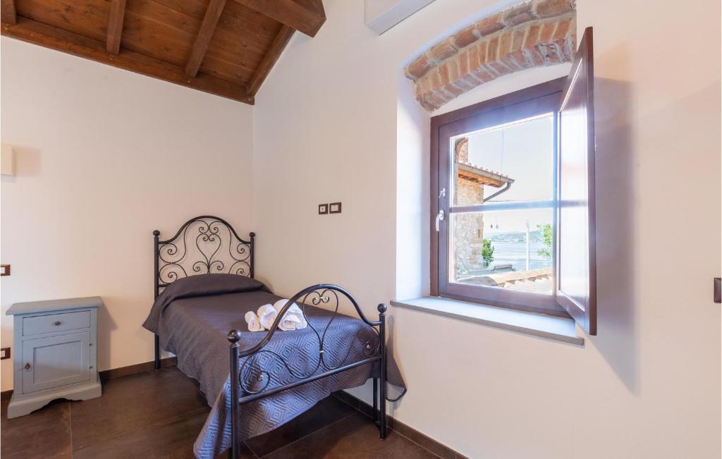 Łóżko lub łóżka w pokoju w obiekcie Cozy Home In Santarcangelo With Sauna
