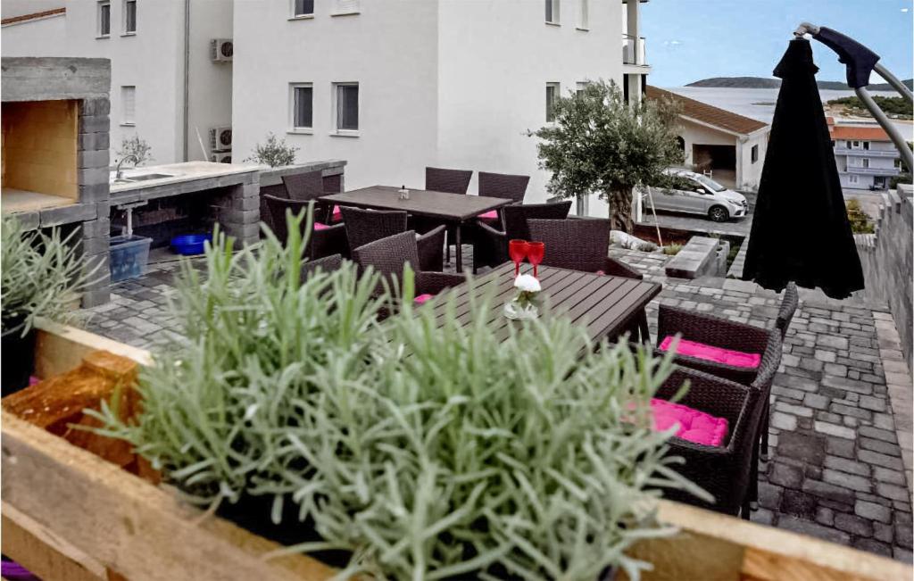 3 Bedroom Nice Apartment In Sibenik