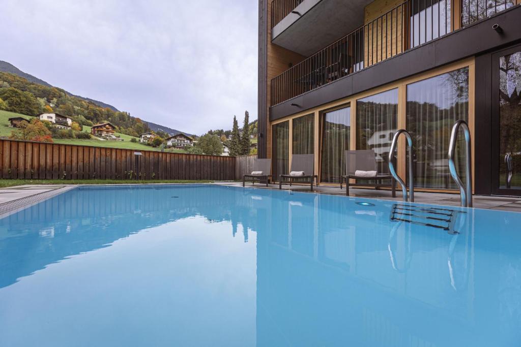 Bazén v ubytování Montafon Suites Schruns by ALPS RESORTS nebo v jeho okolí