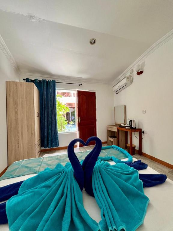 Postel nebo postele na pokoji v ubytování Ithaa Dhigurah Maldives