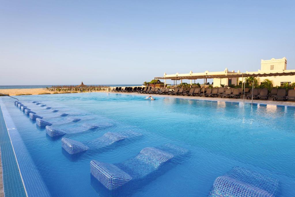 Bazén v ubytování Hotel Riu Touareg - All Inclusive nebo v jeho okolí