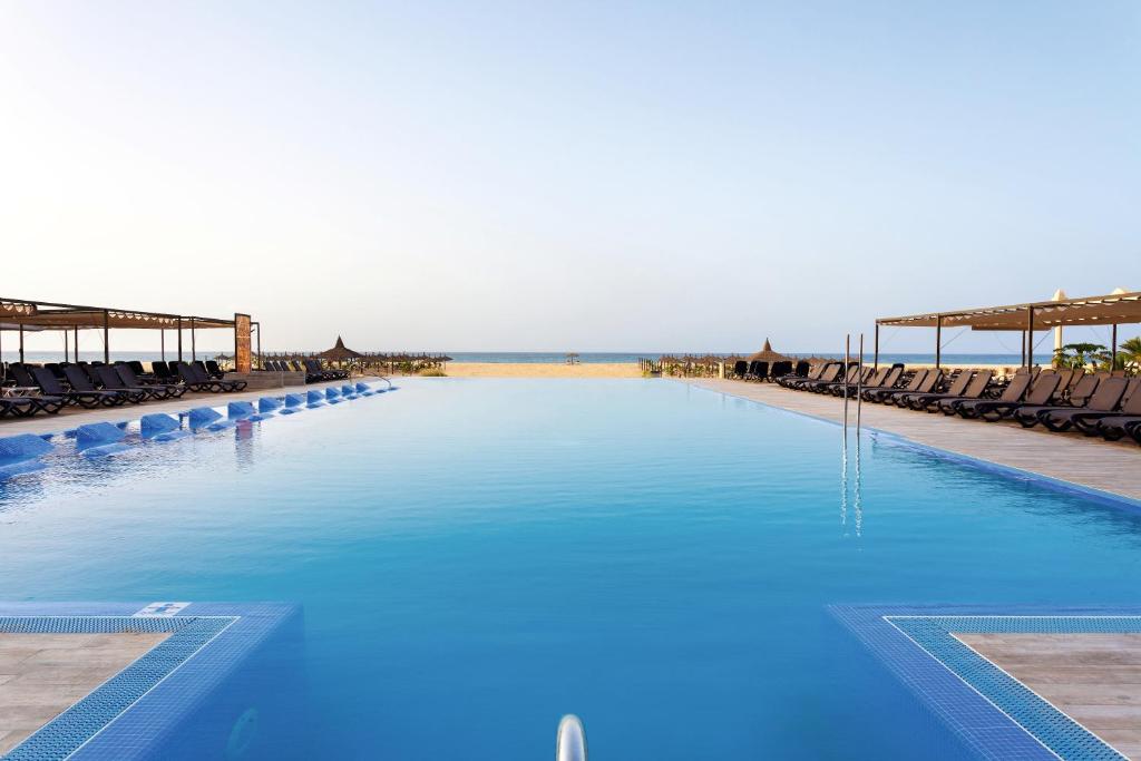 Bazén v ubytování Hotel Riu Touareg - All Inclusive nebo v jeho okolí