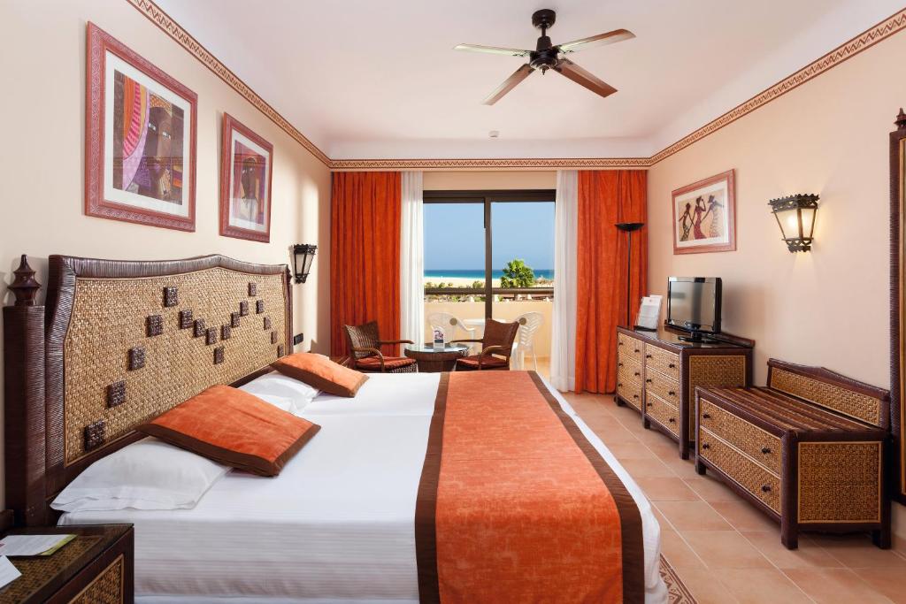 Postel nebo postele na pokoji v ubytování Hotel Riu Touareg - All Inclusive