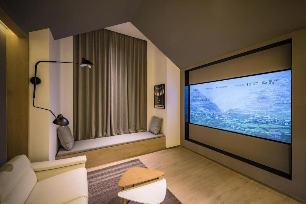 TV a/nebo společenská místnost v ubytování Atour S Hotel Shanghai Hongqiao Center Aegean