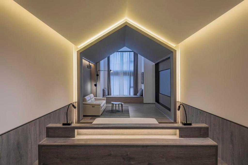 Postel nebo postele na pokoji v ubytování Atour S Hotel Shanghai Hongqiao Center Aegean
