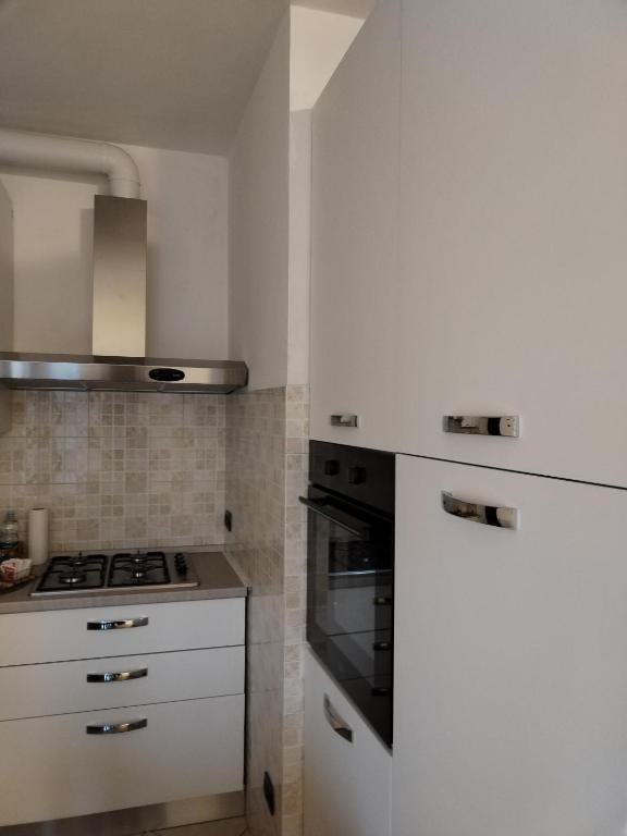 Kuchyň nebo kuchyňský kout v ubytování un balcone sul lago