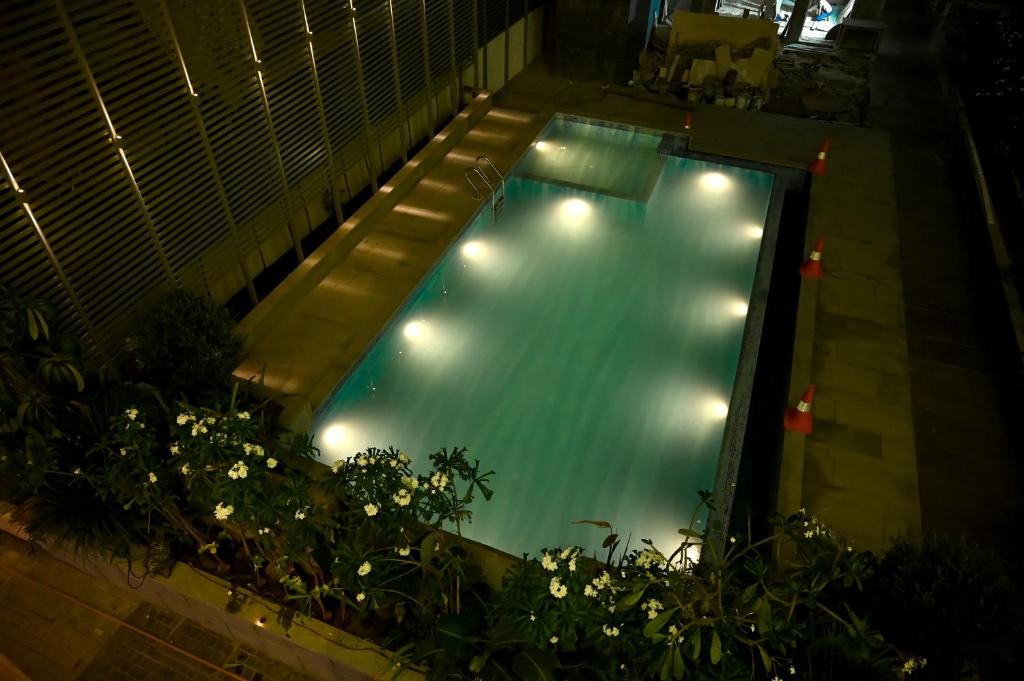 Bazén v ubytování MARIGOLD-Newly Renovated Hotel nebo v jeho okolí