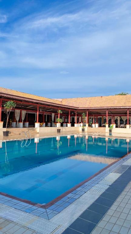 Bazén v ubytování Lovita Tanjung Bidara Beach Resort nebo v jeho okolí