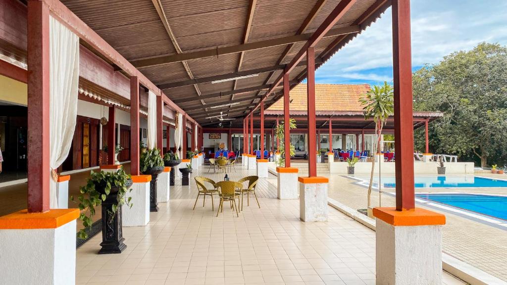 Bazén v ubytování Lovita Tanjung Bidara Beach Resort nebo v jeho okolí