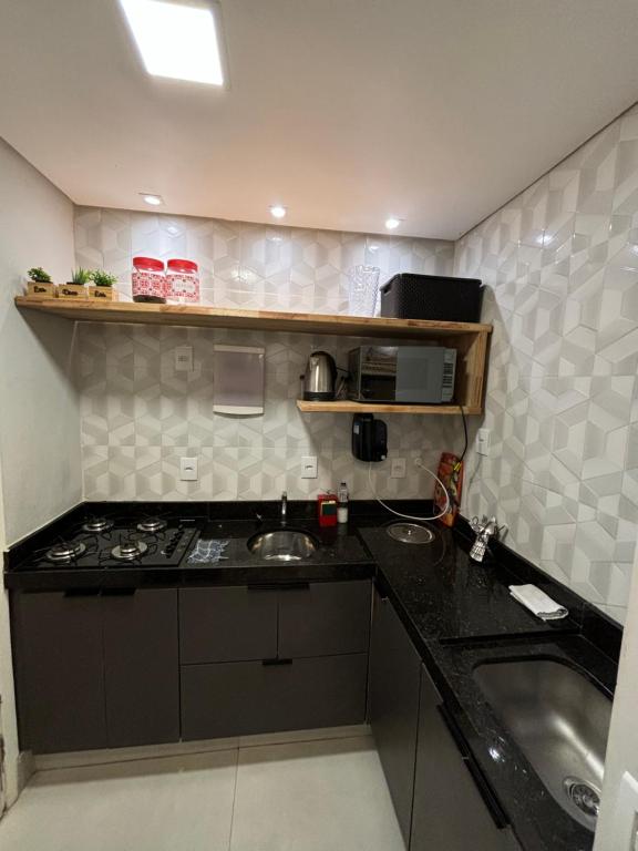 Køkken eller tekøkken på Kit pé na areia - Praia do Gonzaguinha - São Vicente - Wifi, TV e Ar condicionado