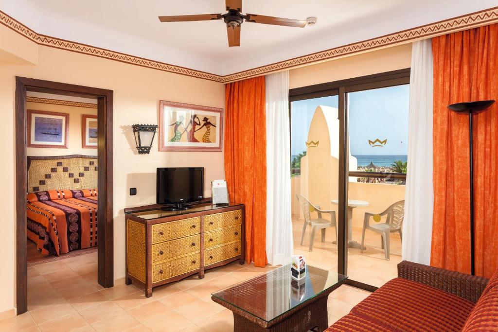 TV a/nebo společenská místnost v ubytování Hotel Riu Touareg - All Inclusive
