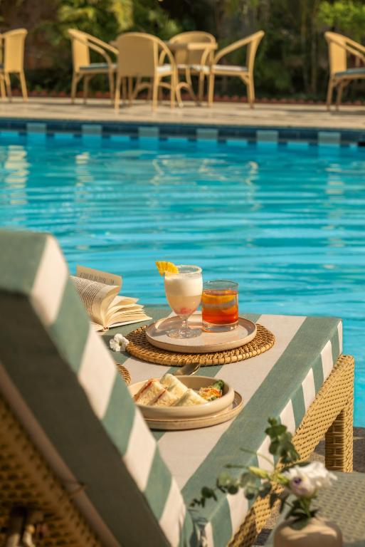 Bazén v ubytování Best Western Resort Country Club nebo v jeho okolí