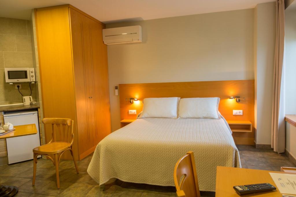 Posteľ alebo postele v izbe v ubytovaní Apartamentos Playa De Cóbreces