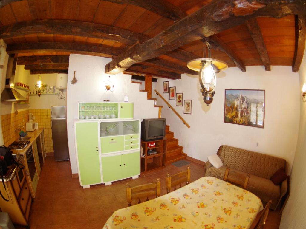 Fotografia z galérie ubytovania Traditional villa with private pool v destinácii Peresiji