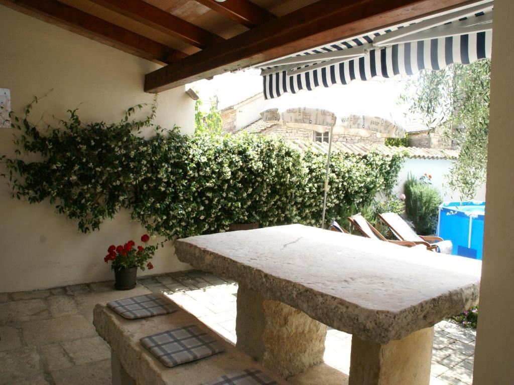 Fotografia z galérie ubytovania Traditional villa with private pool v destinácii Peresiji