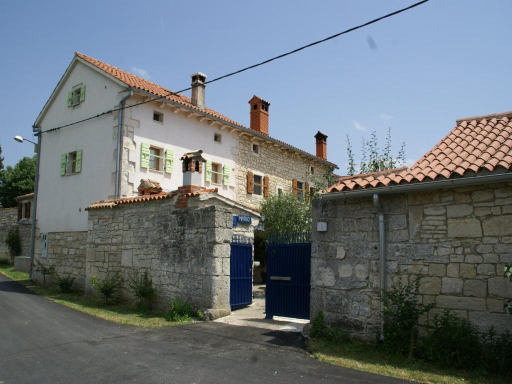 Fotografia z galérie ubytovania Traditional villa with private pool v destinácii Peresiji