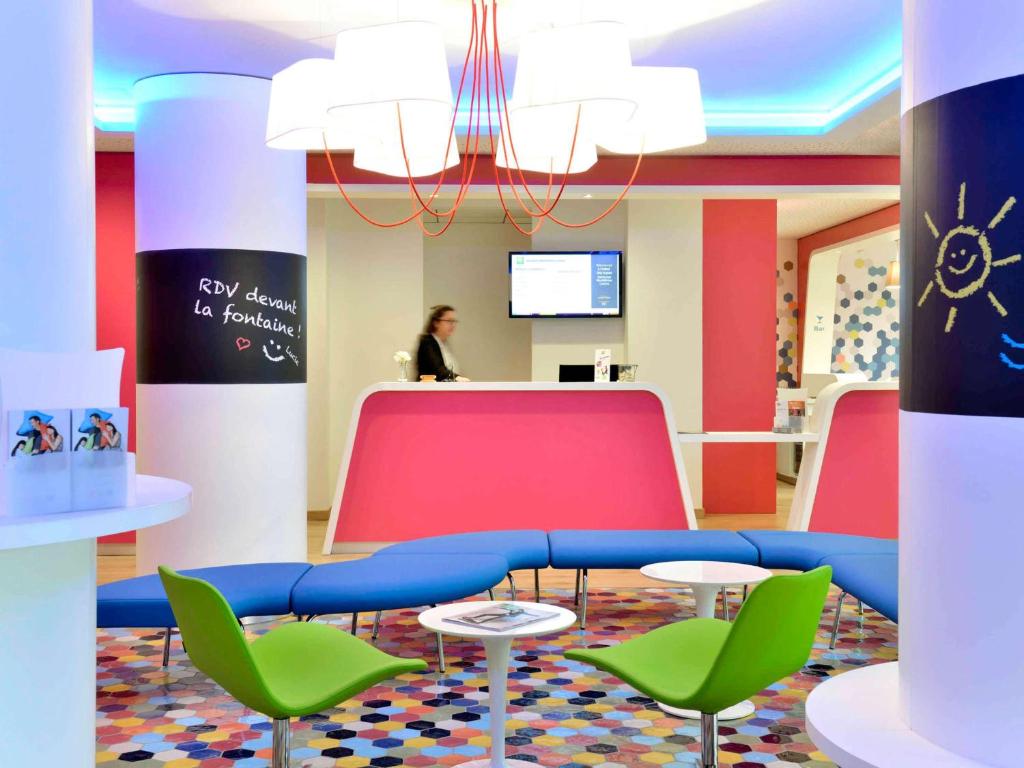 TV a/nebo společenská místnost v ubytování ibis Styles Montelimar Centre