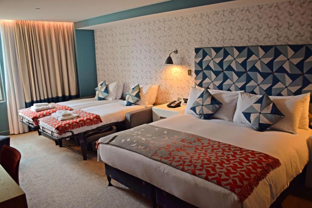 
Family King Room with Two Single Beds
