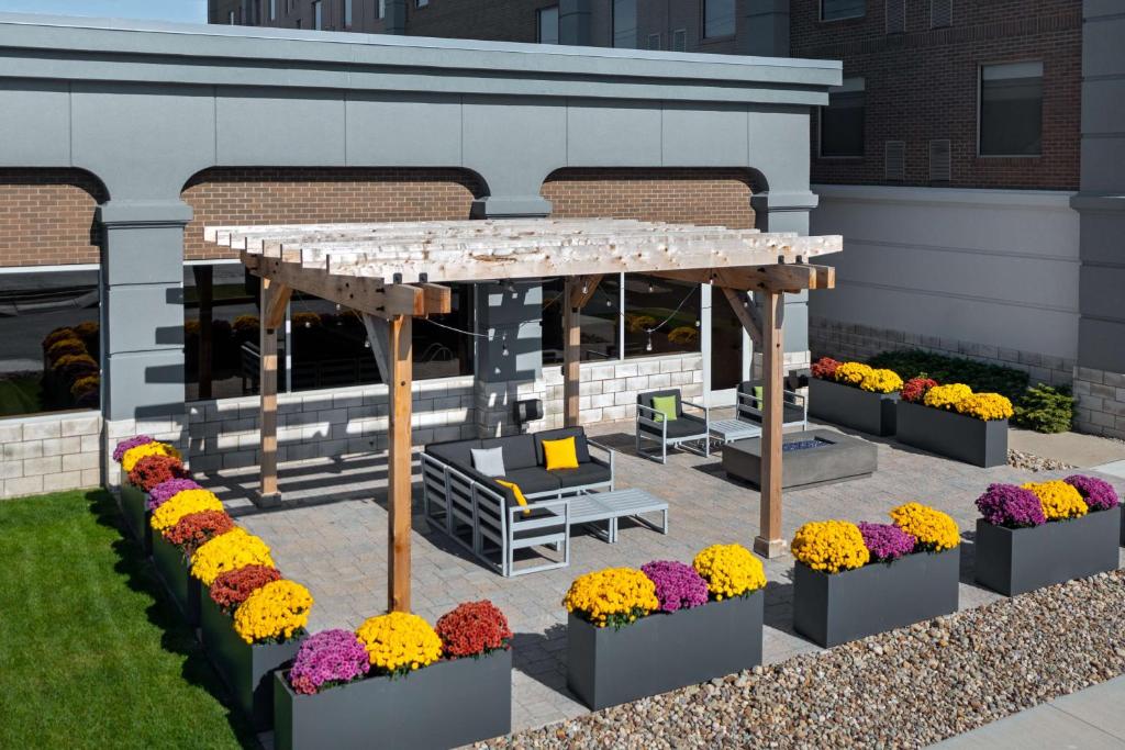 Hampton Inn & Suites Cleveland-Beachwood photo