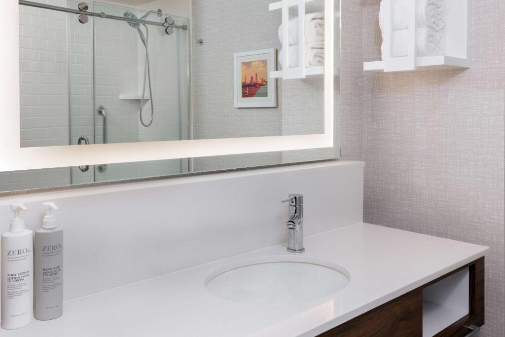 Hampton Inn & Suites Cleveland-Beachwood - Camera King - Accesso Ipoudenti/Non Fumatori