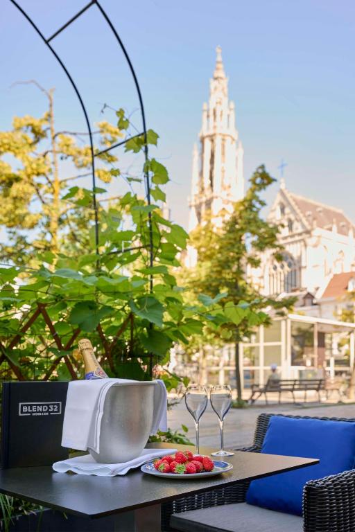 Hilton Antwerp Old Town - Resim 9