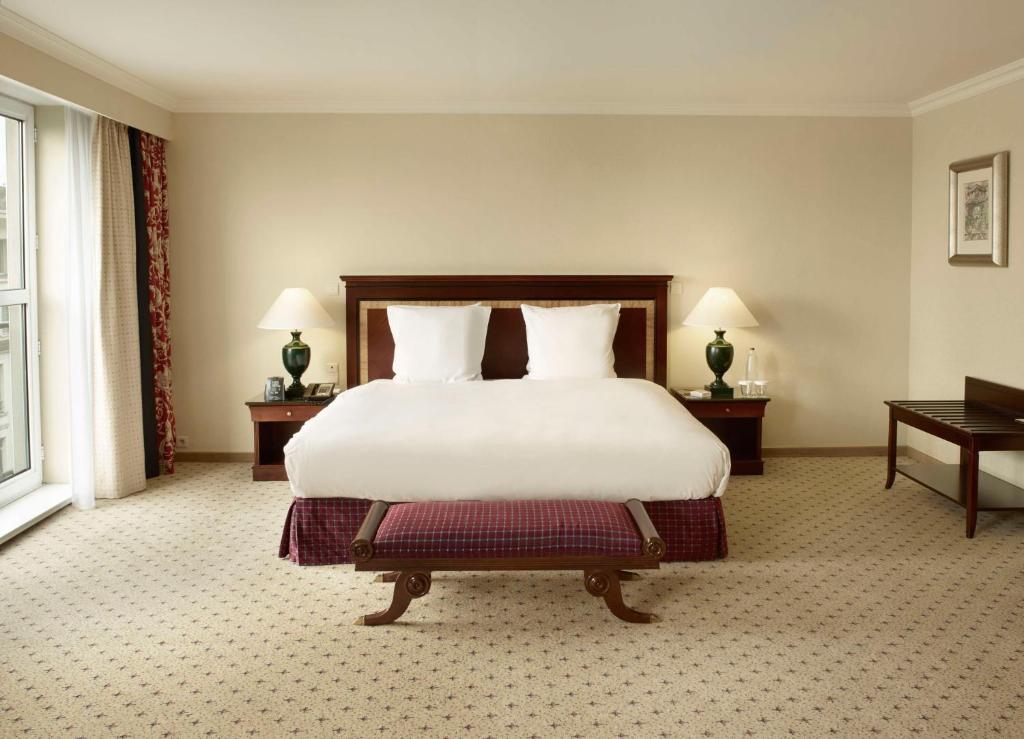 Postel nebo postele na pokoji v ubytování Hilton Antwerp Old Town