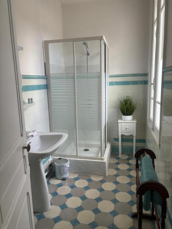 Un baño de La Maison d'hôtes du Chapelier