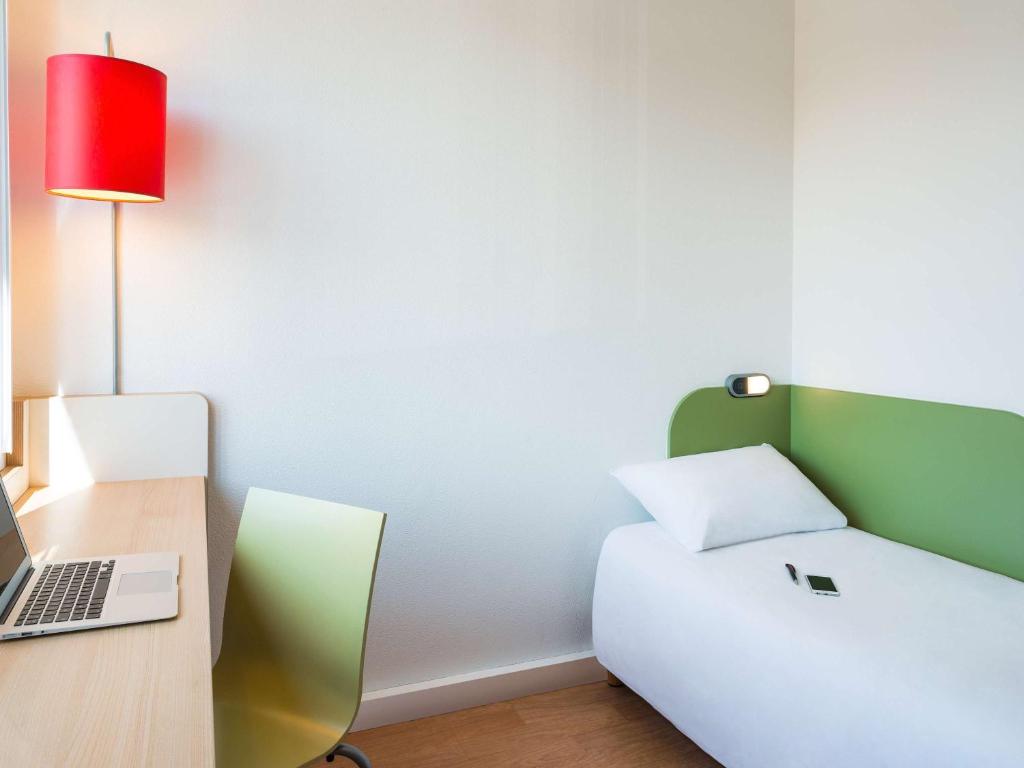 Postel nebo postele na pokoji v ubytování Ibis Budget Lyon Centre - Gare Part Dieu