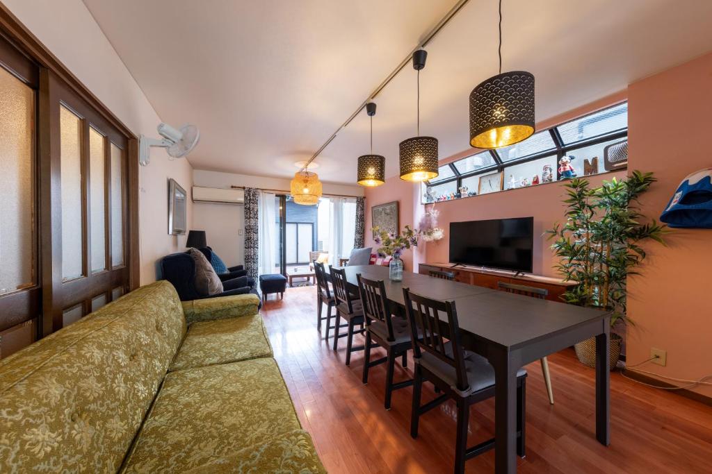 TV a/nebo společenská místnost v ubytování Momonoya Kanazawa