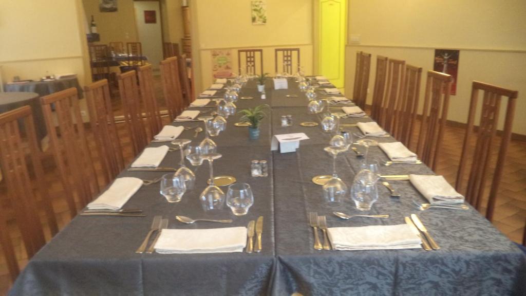 Nápoje v ubytování Logis Hotel Des Voyageurs Restaurant La Bonne Tabl'Hay