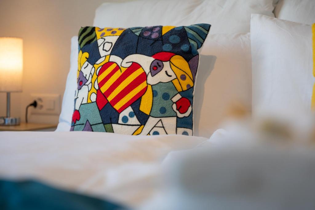 Voodi või voodid majutusasutuse Special PRIMERO PICASSO Apartment Basel, Bahnhof Grossbasel 10-STAR toas