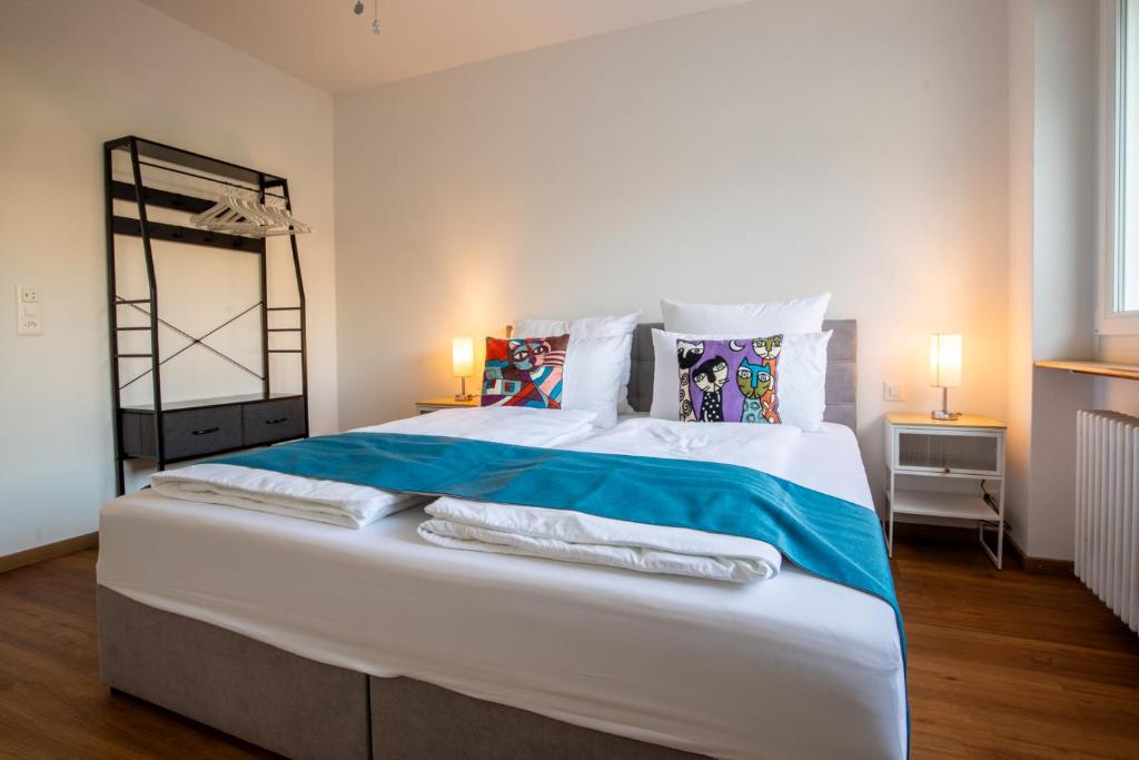 Voodi või voodid majutusasutuse Special PRIMERO PICASSO Apartment Basel, Bahnhof Grossbasel 10-STAR toas