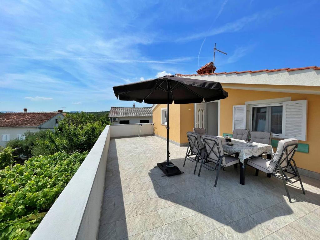 Rõdu või terrass majutusasutuses Apartment Mara I.