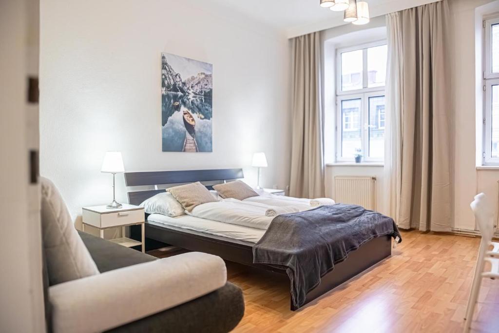Łóżko lub łóżka w pokoju w obiekcie Delightful 2BR Apt.-Near Wiener Stadthalle