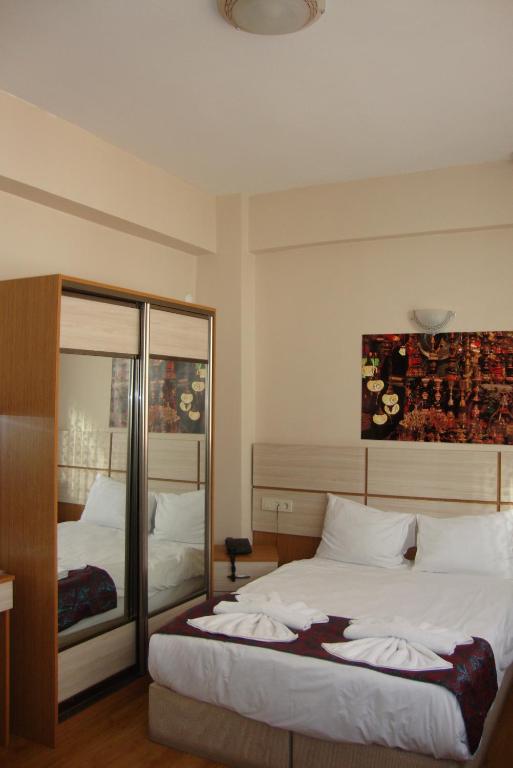 Postel nebo postele na pokoji v ubytování Royal Suites Besiktas