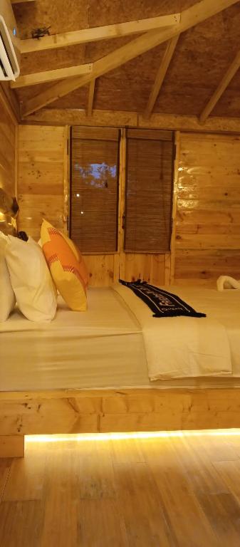 Postel nebo postele na pokoji v ubytování Mc Queen Homestay