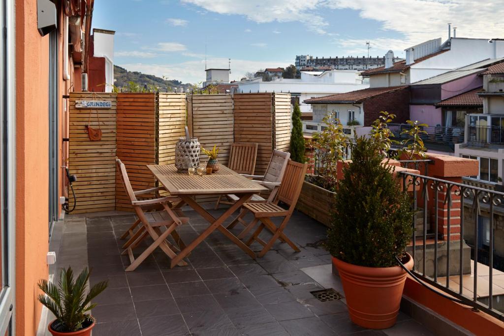 Balkón alebo terasa v ubytovaní Gaindegi by FeelFree Rentals