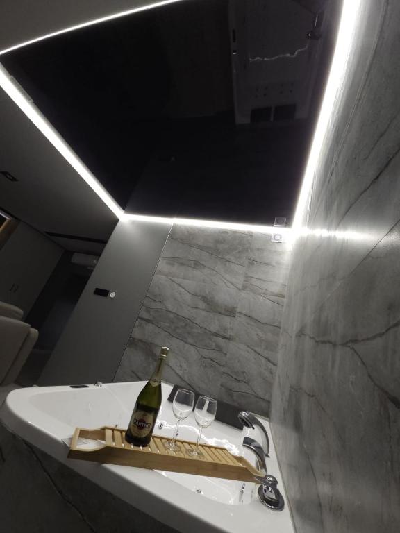 Imagine din galeria proprietății Apartament w Centrum z Jacuzzi, prywatny parking klimatyzacja 3 în Radom