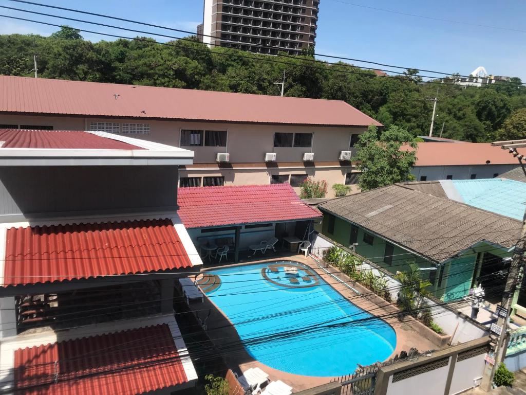 Radi Mansionの敷地内または近くにあるプール
