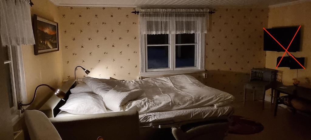 Postel nebo postele na pokoji v ubytování LillStugan på Örsgänge Delsbo