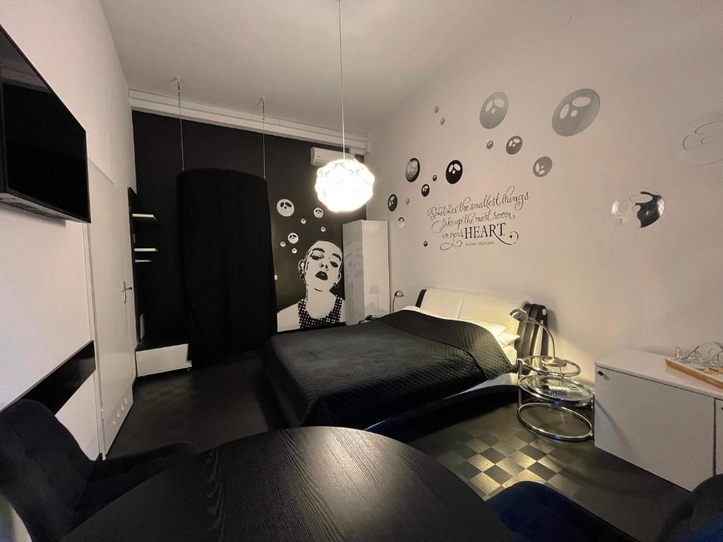 Televízia a/alebo spoločenská miestnosť v ubytovaní Castle Inn