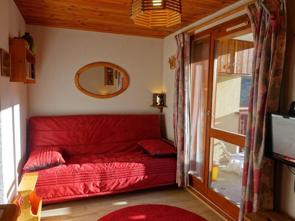 Ruang duduk di Appartement cosy pour 4-5 personnes, centre village, proche pistes, ascenseur, bien équipé - FR-1-342-163
