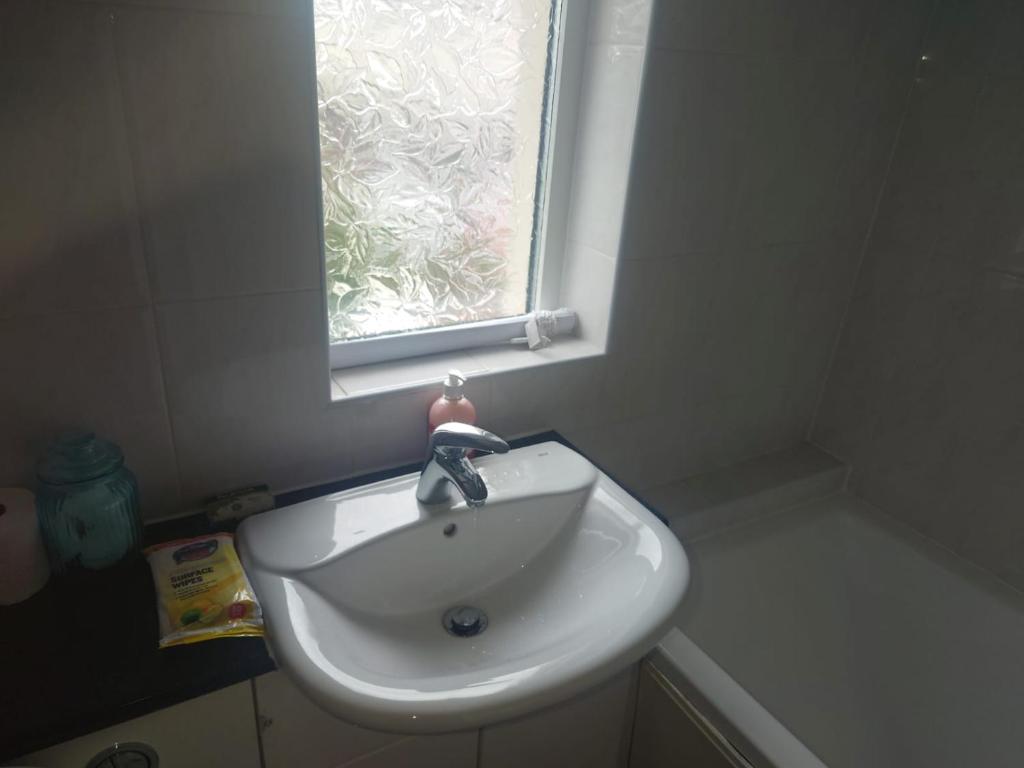 Fotografie z fotogalerie ubytování 3 bedroom terraced house v destinaci Larkhall