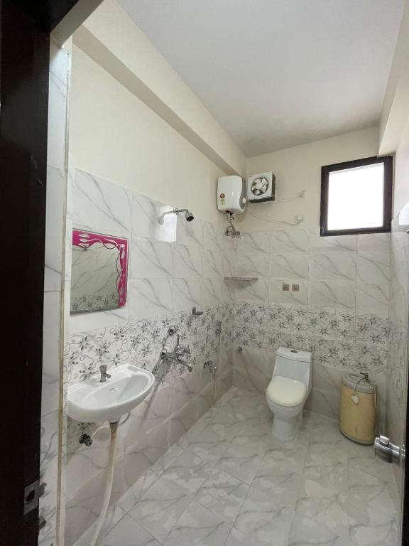 Koupelna v ubytování Kutir Stay