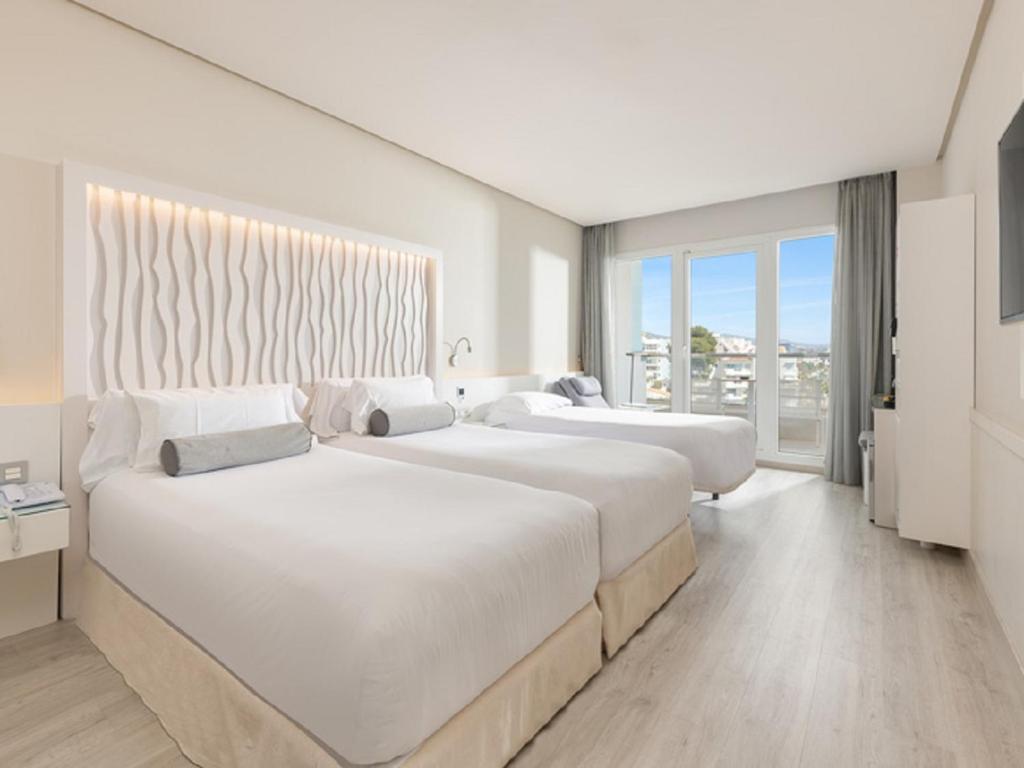 Amàre Beach Hotel Marbella - Adults Only Recommended - غرفة نوم مع زيادة في الغرفة