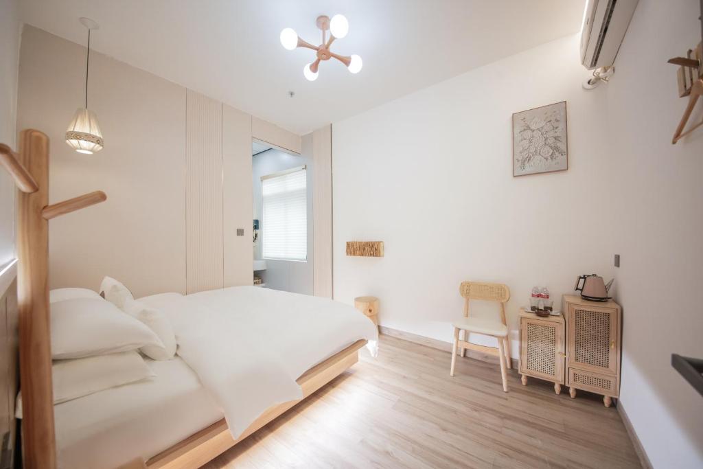 Postel nebo postele na pokoji v ubytování Meizhou Island Lijia Xiaoyuan B&B