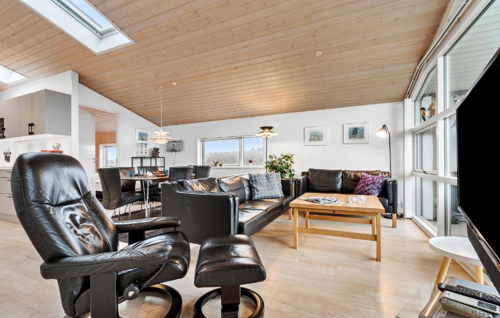 Gorgeous Home In Harboøre With Wifi - Holiday Home Home Met Drie Slaapkamers